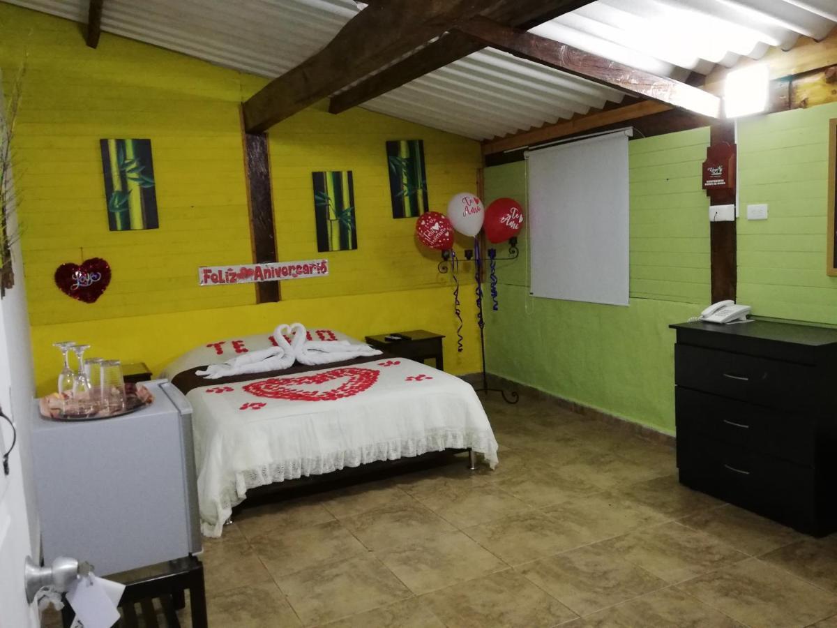 Hotel Campestre El Refugio De Balsora フィランディア エクステリア 写真