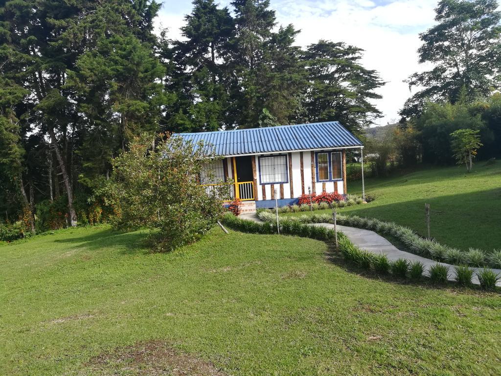 Hotel Campestre El Refugio De Balsora フィランディア エクステリア 写真